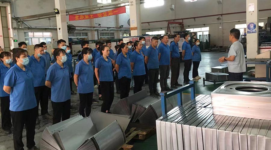 五一放假在即！金環(huán)電器沖壓車間開展早會(huì)強(qiáng)調(diào)工作效率